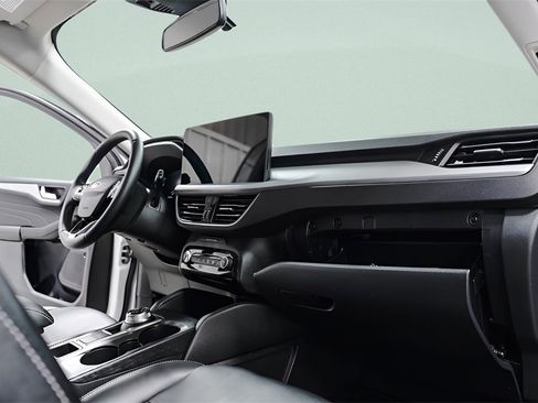 Used 2024 Ford Escape Platinum image 40