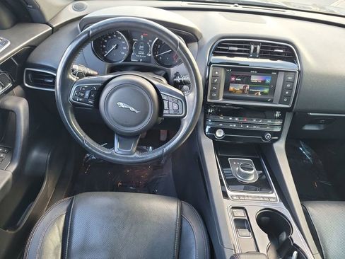 Used 2017 Jaguar F-PACE Prestige image 19
