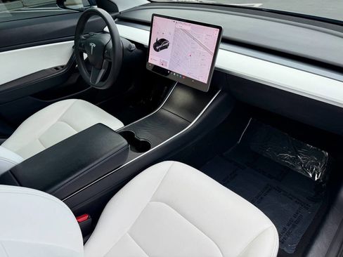 Used 2020 Tesla Model 3 Standard Range Plus image 17