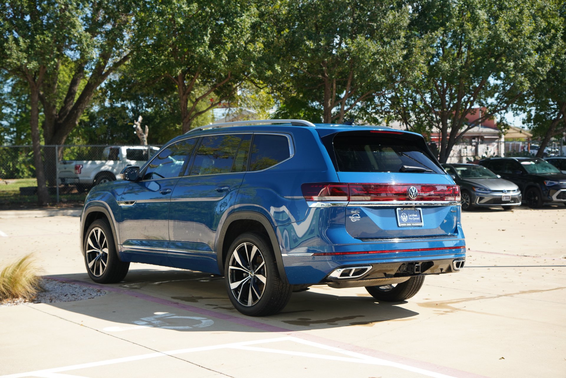 Certified 2025 Volkswagen Atlas SEL Premium R-Line AWD/4WD image 6