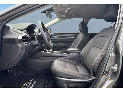 Used 2023 Nissan Altima 2.5 SV FWD image 12