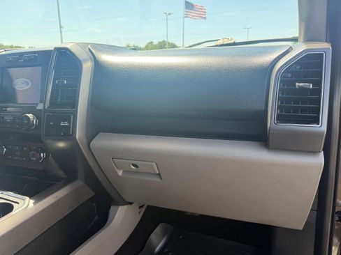 Used 2019 Ford F150 XLT w/ Equipment Group 302A Luxury AWD/4WD image 17