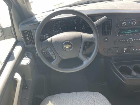 Used 2025 Chevrolet Express 3500 LT w/ LT Preferred Equipment Group RWD image 12