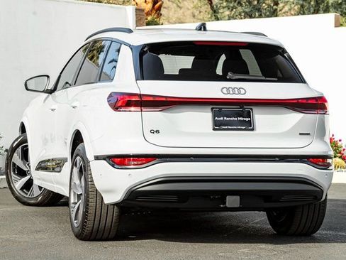 New 2025 Audi Q6 e-tron Premium Plus AWD/4WD image 9