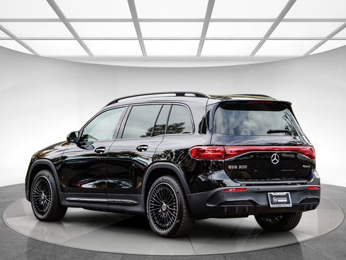 Used 2024 Mercedes-Benz EQB 300 4MATIC image 2