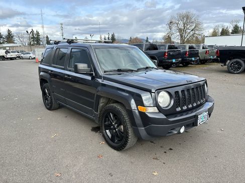 Used 2014 Jeep Patriot Sport w/ Power Value Group image 6
