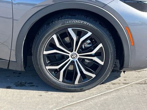 Used 2024 Toyota Crown Limited image 6