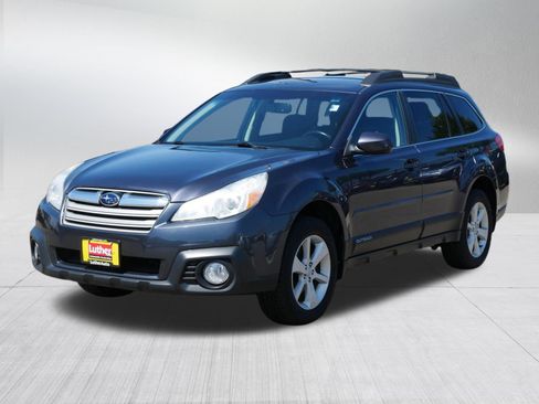 Used 2013 Subaru Outback 2.5i Premium AWD/4WD image 3