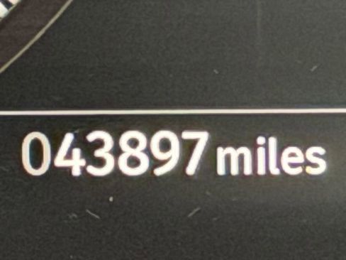 Used 2024 Land Rover Defender 110 X-Dynamic SE image 6