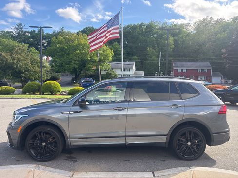 Used 2022 Volkswagen Tiguan SE R-Line AWD/4WD image 6