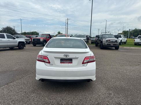 Used 2011 Toyota Camry SE w/ SE Extra-Value Pkg #1 FWD image 4