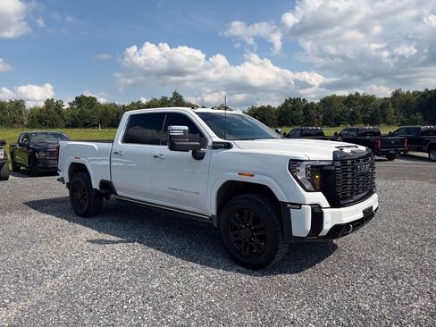 Used 2025 GMC Sierra 2500 Denali Ultimate w/ Snow Plow Prep/Camper Package AWD/4WD image 16