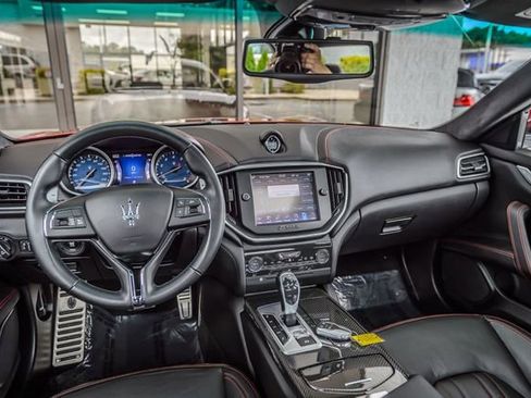 Used 2015 Maserati Ghibli RWD image 25