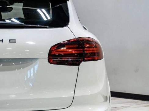 Used 2017 Porsche Cayenne AWD/4WD image 71