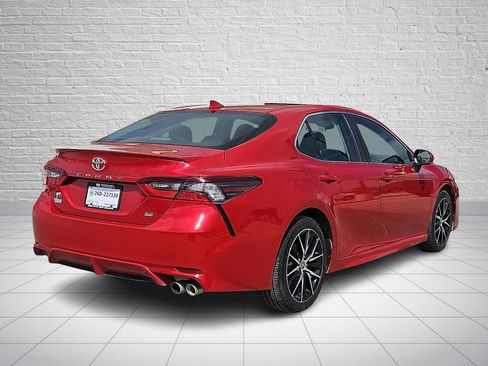 Used 2024 Toyota Camry SE FWD image 4