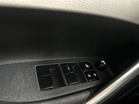 Used 2023 Toyota Corolla Cross L FWD image 17