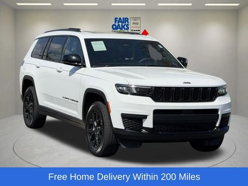 Used 2025 Jeep Grand Cherokee L Altitude image 1