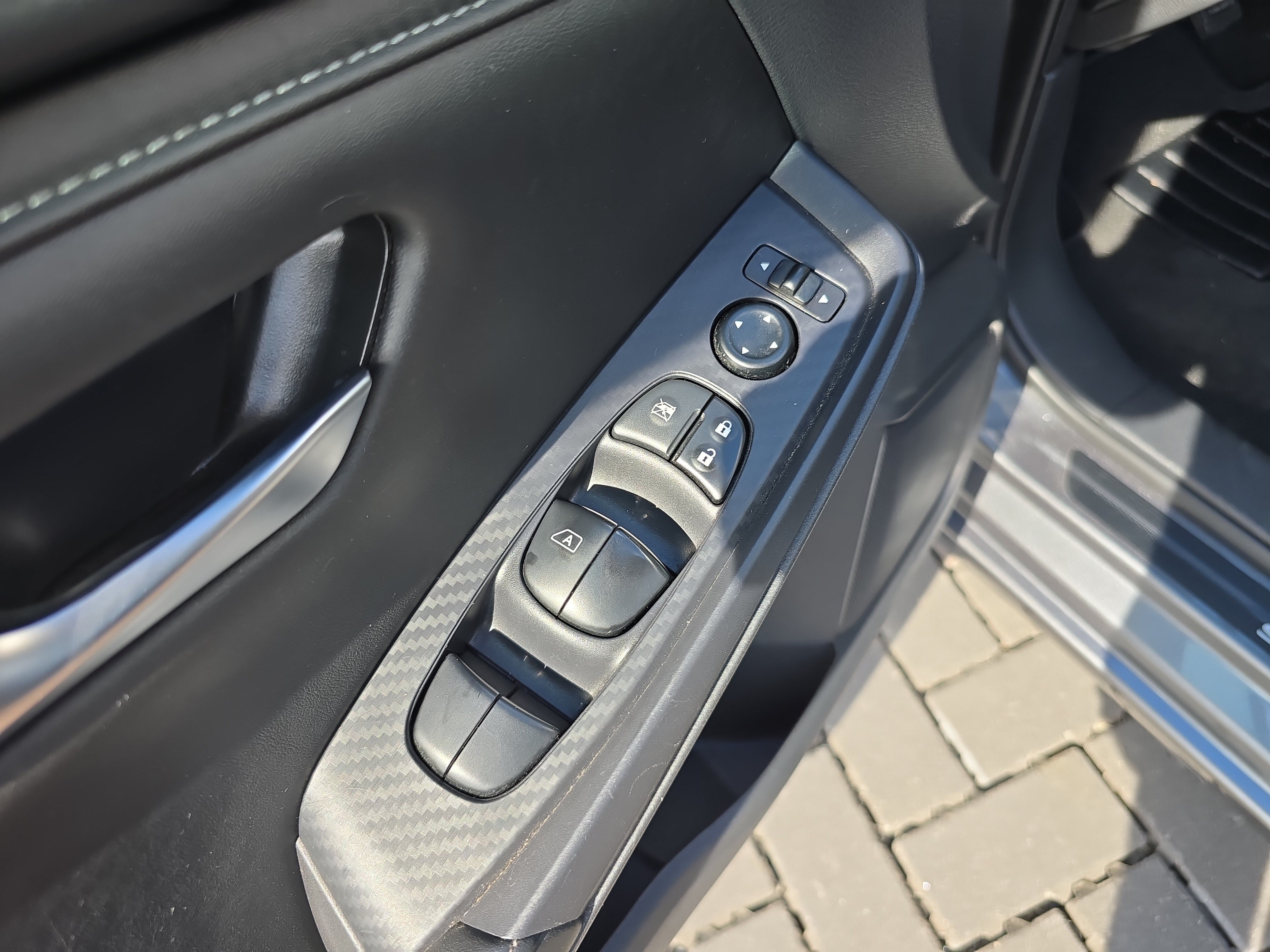 Used 2024 Nissan Sentra SV FWD image 18