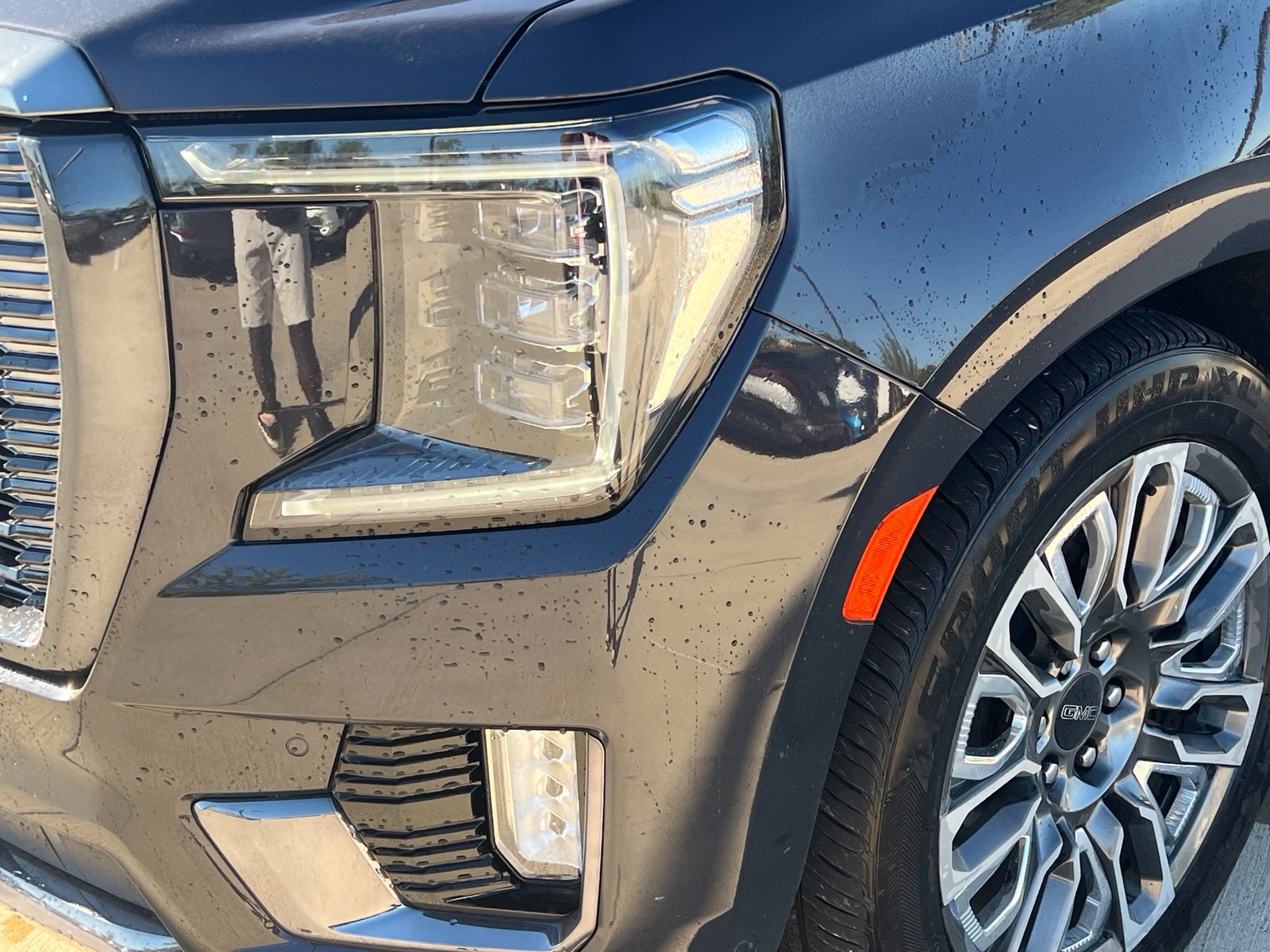 Used 2023 GMC Yukon Denali Ultimate AWD/4WD image 4