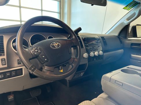Used 2012 Toyota Tundra 4x4 CrewMax w/ Tow Pkg image 9