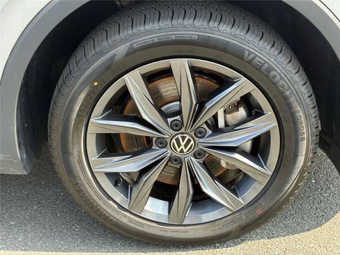 Certified 2023 Volkswagen Tiguan SE FWD image 10