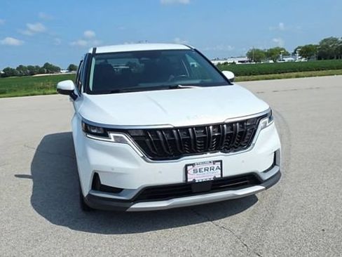 Used 2023 Kia Carnival EX FWD image 2