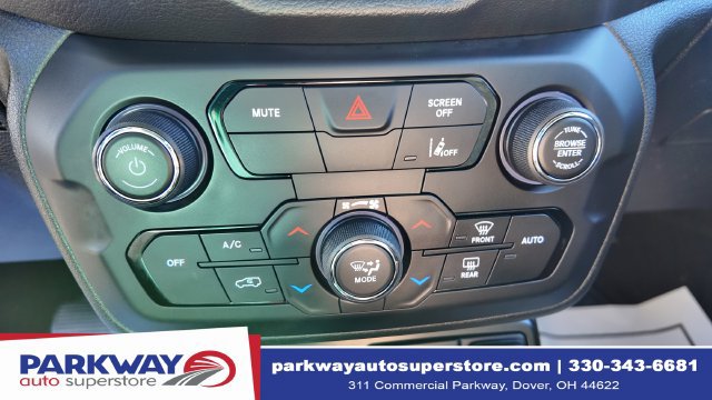 Used 2022 Jeep Renegade Latitude w/ Convenience Group AWD/4WD image 17