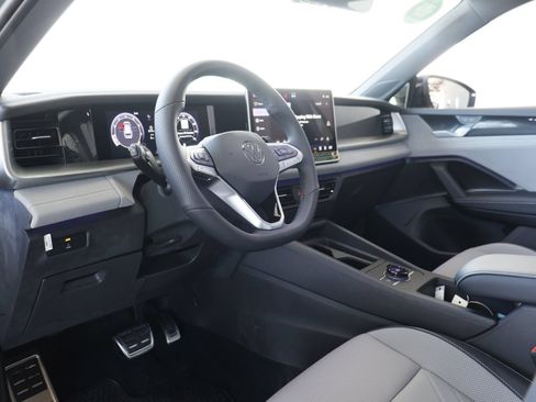 New 2026 Volkswagen Tiguan SE R-Line FWD image 6