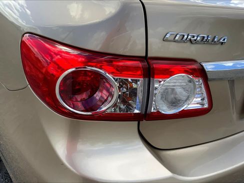 Used 2013 Toyota Corolla LE FWD image 26