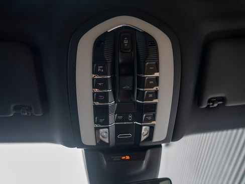 Certified 2026 Porsche Macan AWD/4WD image 10