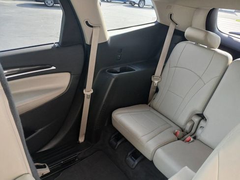 Used 2019 Buick Enclave Essence FWD image 9