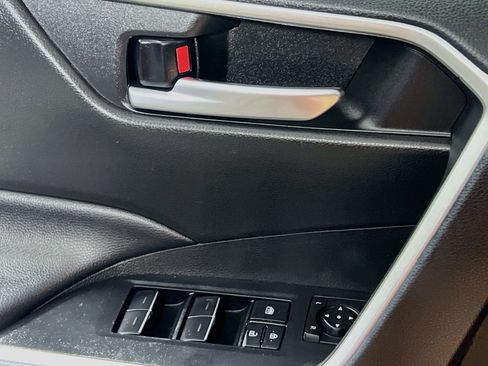 Used 2025 Toyota RAV4 XLE w/ Convenience Package FWD image 16