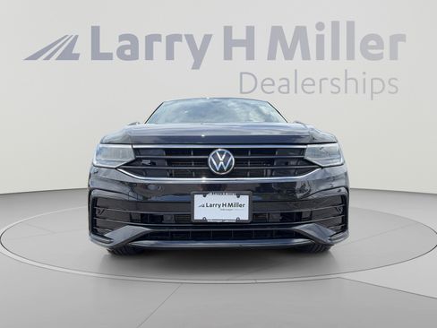 Used 2022 Volkswagen Tiguan SE R-Line AWD/4WD image 2