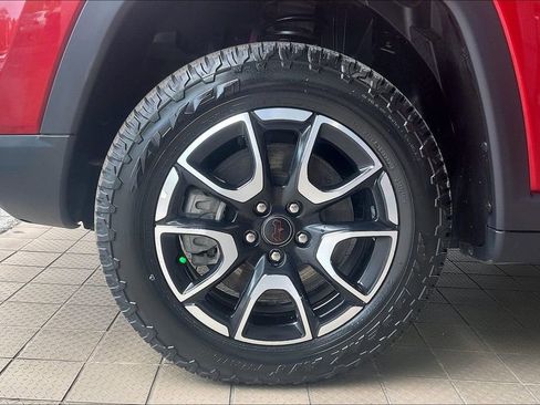 Used 2025 Jeep Compass Trailhawk AWD/4WD image 37
