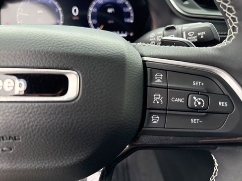 Used 2023 Jeep Grand Cherokee L Altitude image 18