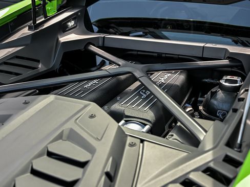 Used 2021 Lamborghini Huracan EVO RWD image 20