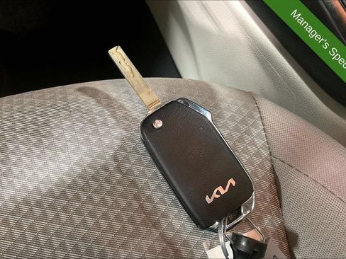 Used 2025 Kia Soul LX w/ LX Technology Package FWD image 12