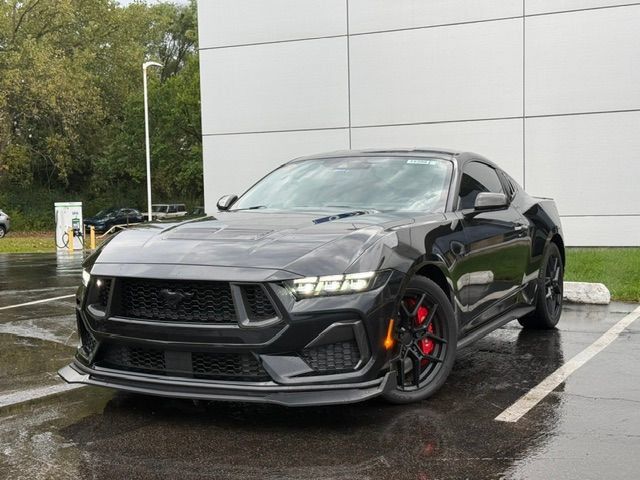 Used 2024 Ford Mustang GT RWD image 2
