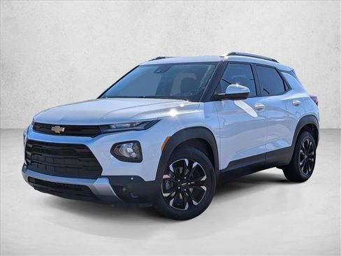 Used 2022 Chevrolet TrailBlazer LT w/ Convenience Package FWD image 2