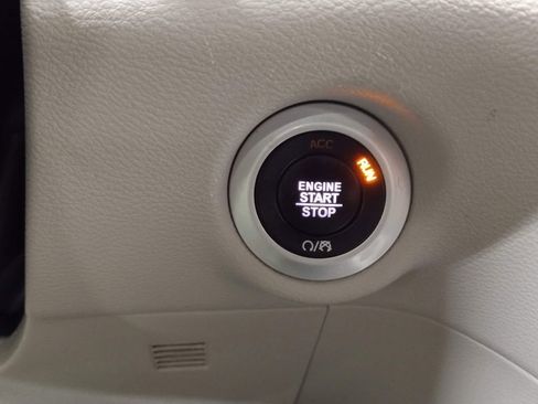 Used 2023 Chrysler Voyager LX image 32