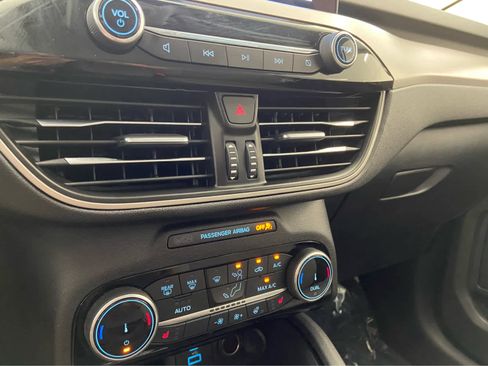 Used 2022 Ford Escape SE w/ SE Sport Appearance Package image 33