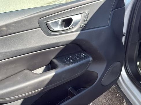 Used 2024 Volvo XC60 B5 Core AWD/4WD image 17