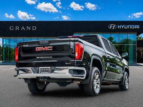Used 2025 GMC Sierra 1500 SLT AWD/4WD image 6