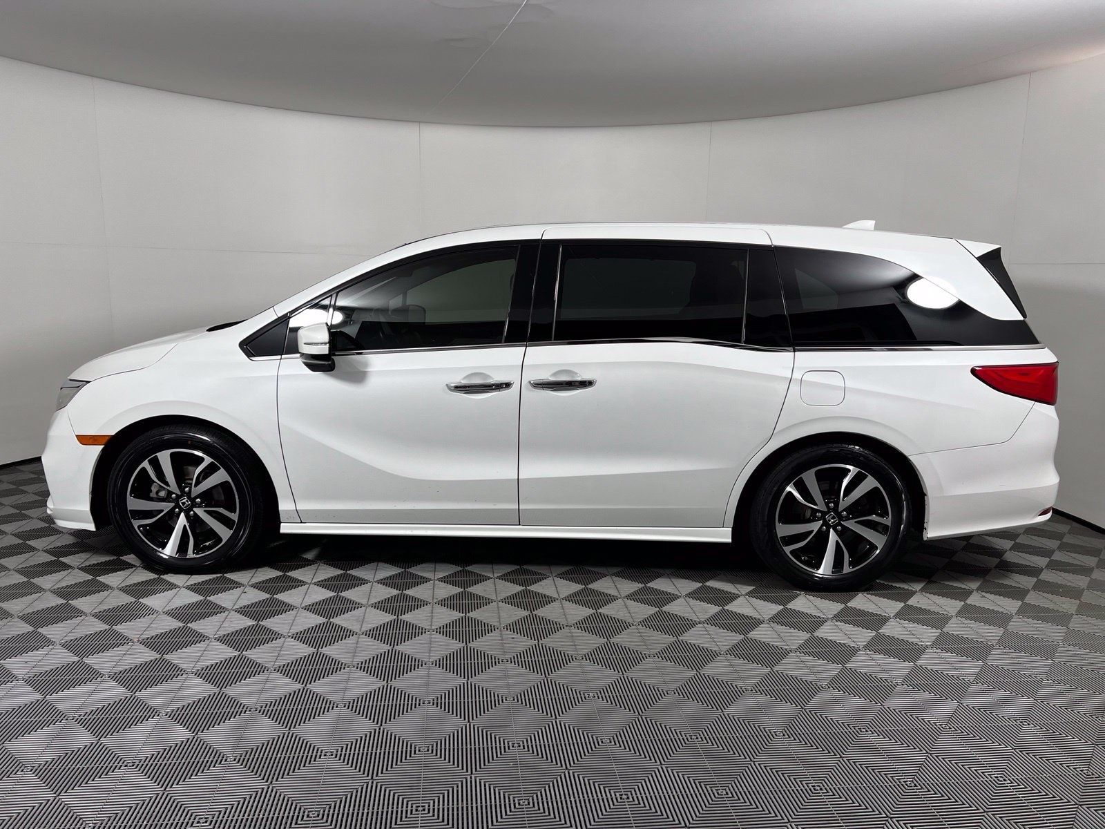 Used 2020 Honda Odyssey Elite image 8