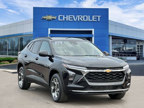 Certified 2024 Chevrolet Trax LT w/ Driver Confidence Package FWD image 6