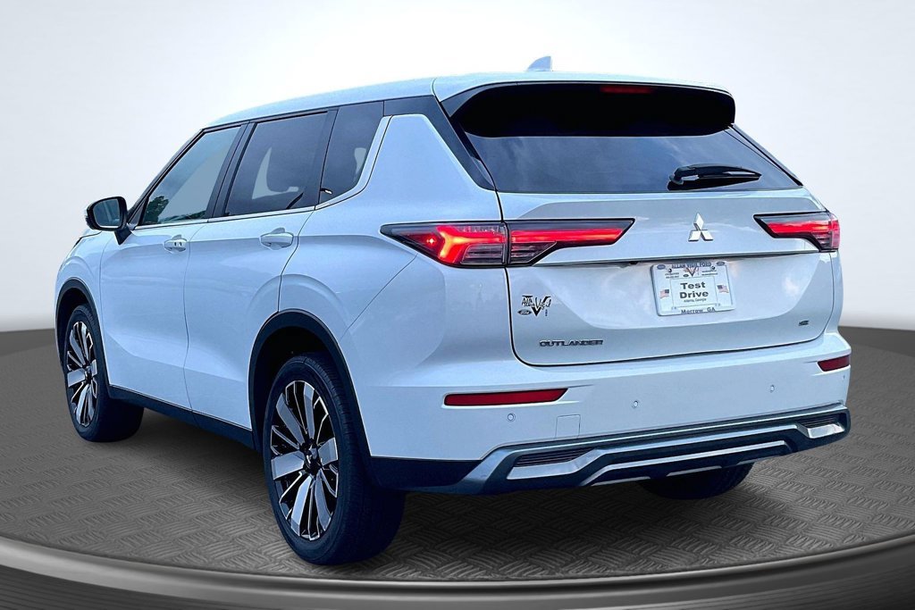 Used 2025 Mitsubishi Outlander SE FWD image 5