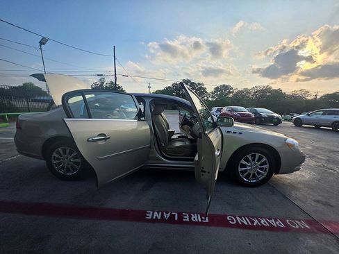 Used 2009 Buick Lucerne CXL w/ Driver Confidence Package FWD image 31