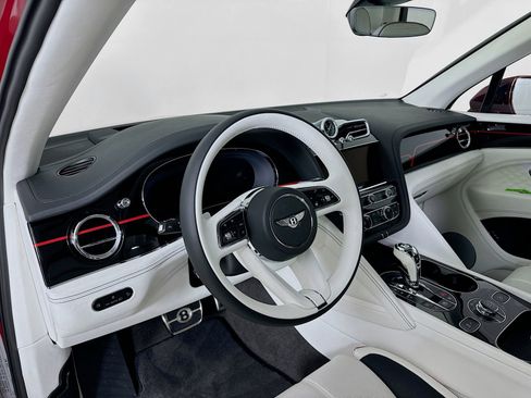 Used 2025 Bentley Bentayga Azure image 11