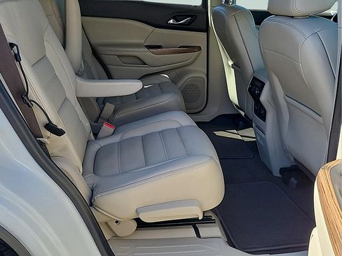 Used 2019 GMC Acadia Denali w/ Technology Package AWD/4WD image 11