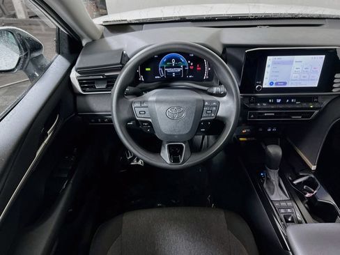 Used 2025 Toyota Camry LE FWD image 18